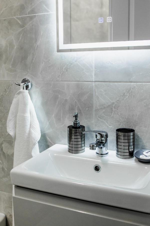 Samplus Central Apartment Craiova Esterno foto