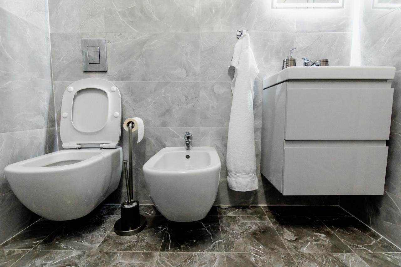 Samplus Central Apartment Craiova Esterno foto
