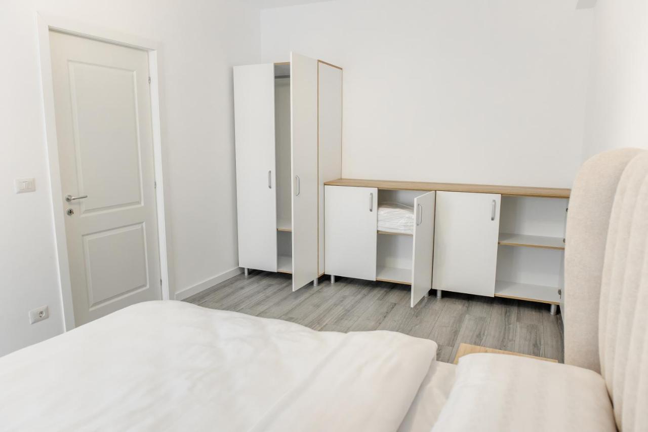 Samplus Central Apartment Craiova Esterno foto
